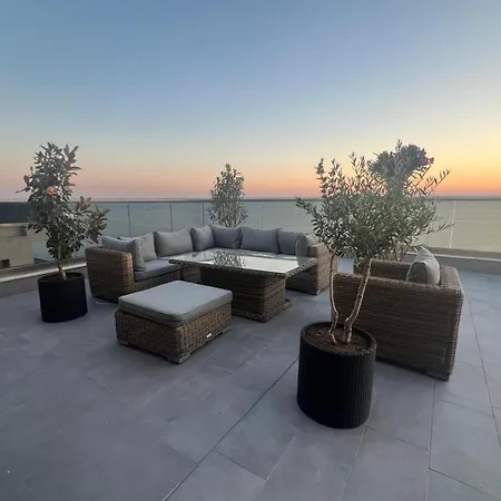 Compass Penthouse 公寓 马马亚